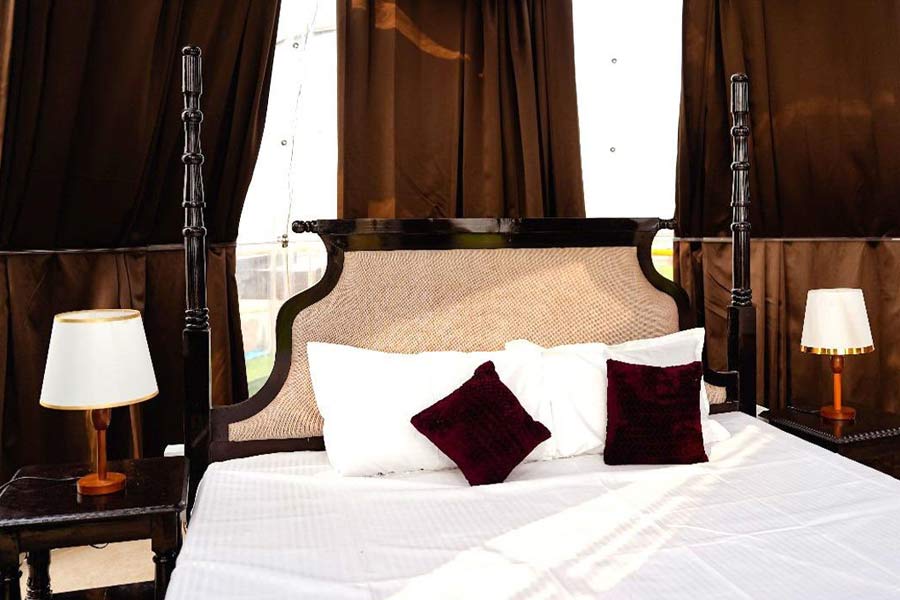 গম্বুজাকৃতি হোটেলের অন্দরসজ্জা।