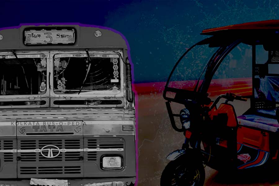 Chief Minister Mamata Banerjee Rebukes Transport Department While 3 Number Bus Stops Journey dgtl