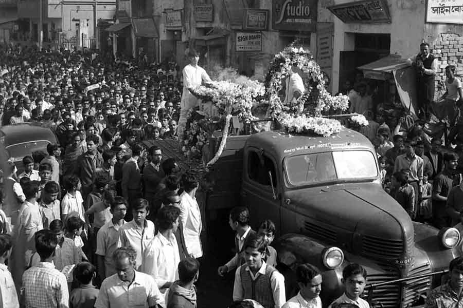 P C Sorcar Senior death anniversary | Magician P C Sorcar junior ...