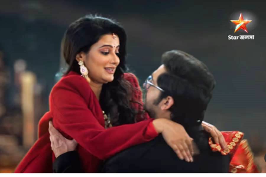 ‘জ়রা সা ঝুম লু ম্যায়’... ‘ডিডিএলজে’-র কালজয়ী দৃশ্যের পুনর্নিমাণ?