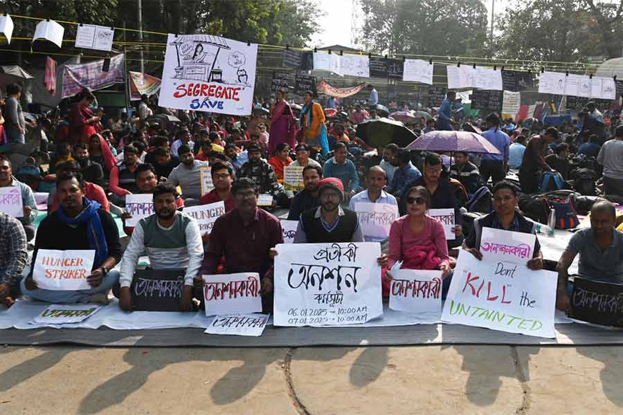 SSC recruitment scam: Protestant teachers to start hunger strike