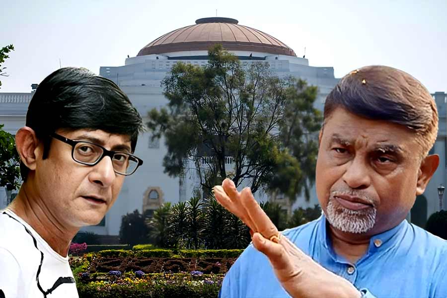 Assembly Speaker Biman Banerjee held a meeting with the Superintendent of Presidency Jail regarding TMC MLA Manik Bhattacharya\\\\\\\\\\\\\\\\\\\\\\\\\\\\\\\\\\\\\\\\\\\\\\\\\\\\\\\\\\\\\\\'s medical bill