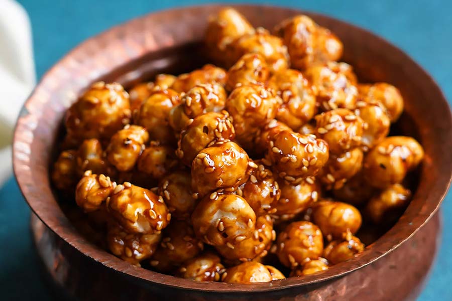 গুড়ের মাখানাও শীতের মরসুমে খেতে ভাল লাগবে।