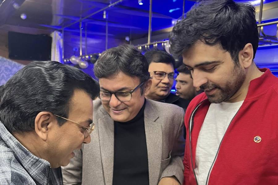 রুদ্রনীল ঘোষ, পদ্মনাভ দাশগুপ্ত, আবীর চট্টোপাধ্যায়।