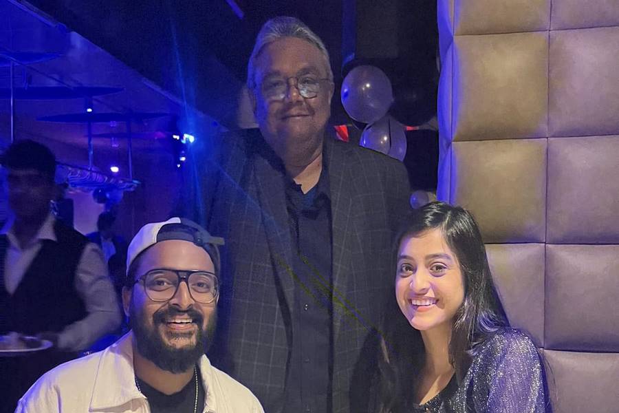 ইন্দ্রদীপ দাশগুপ্তের তত্ত্বাবধানে সৌরভ দাস, দর্শনা বণিক।