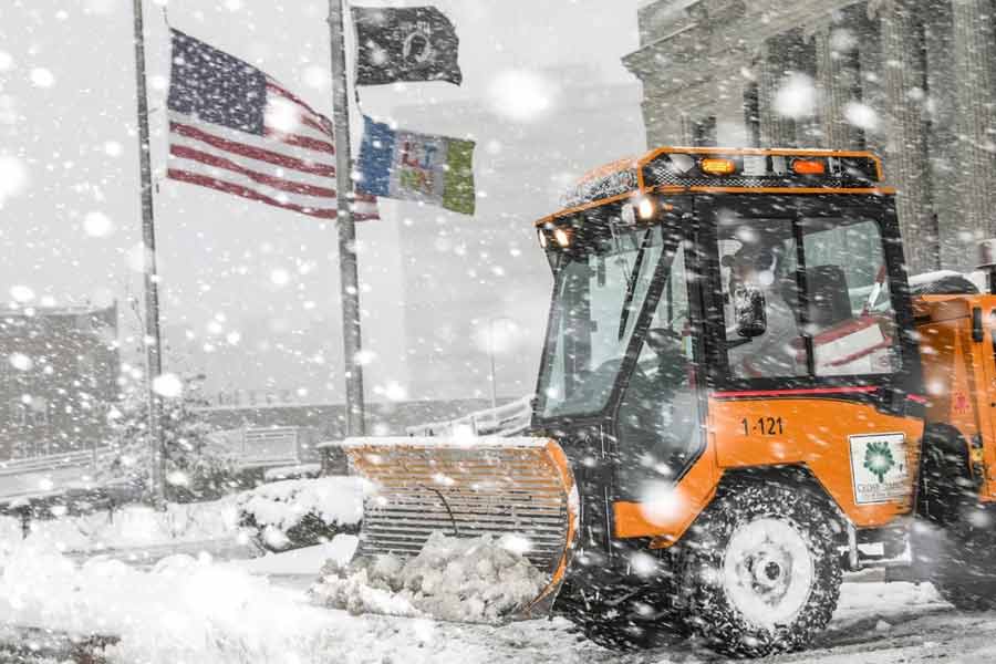 Massive winter snow storm hits in US, few states declare emergency 