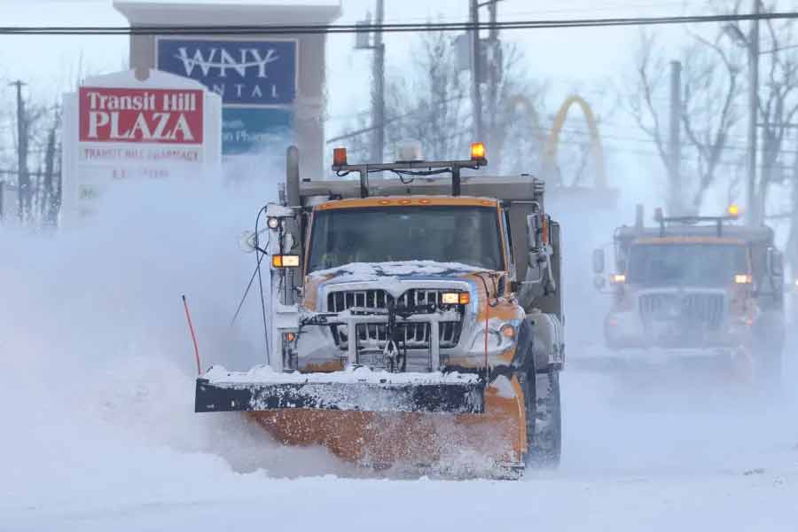 Massive winter snow storm hits in US, few states declare emergency 