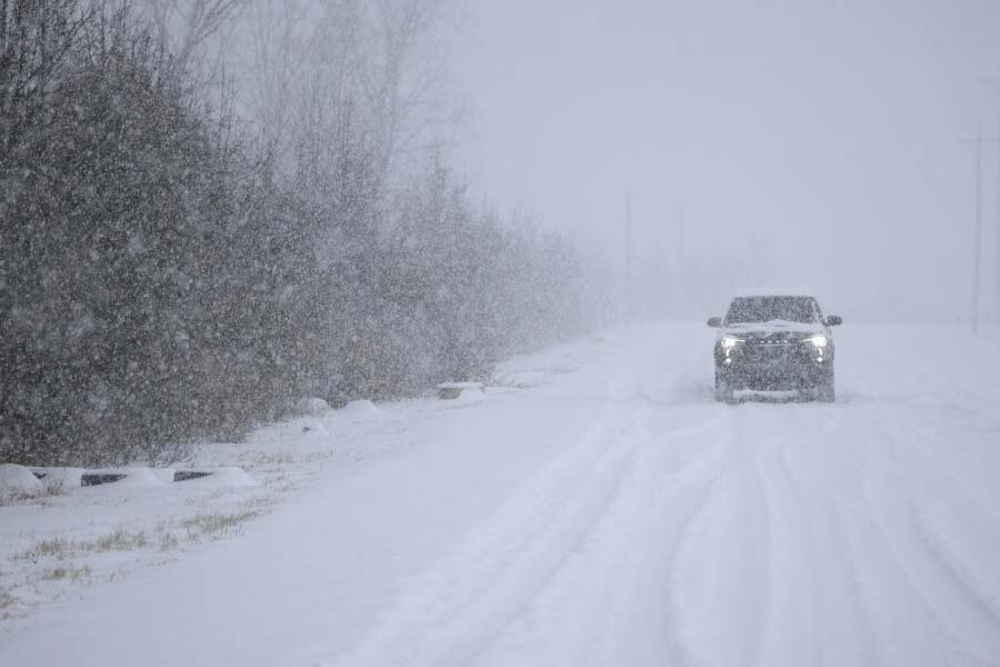 Massive winter snow storm hits in US, few states declare emergency 