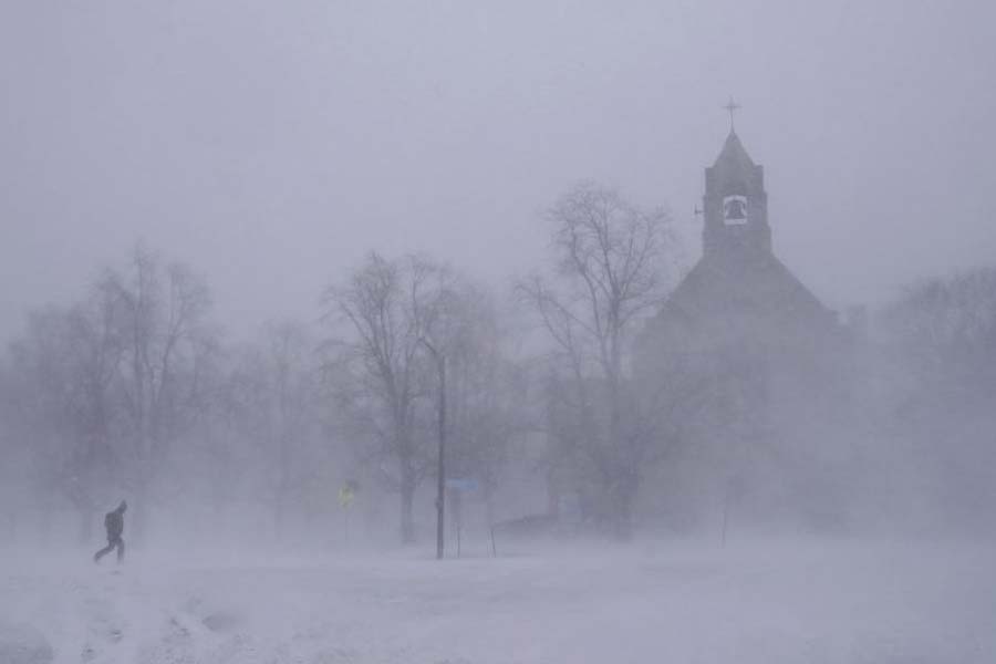 Massive winter snow storm hits in US, few states declare emergency 