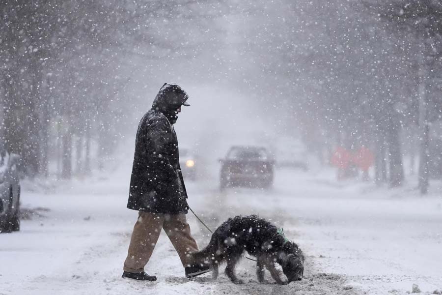 Massive winter snow storm hits in US, few states declare emergency 