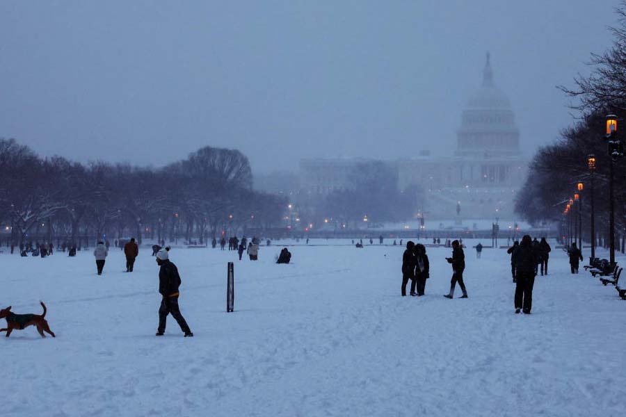 Massive winter snow storm hits in US, few states declare emergency 