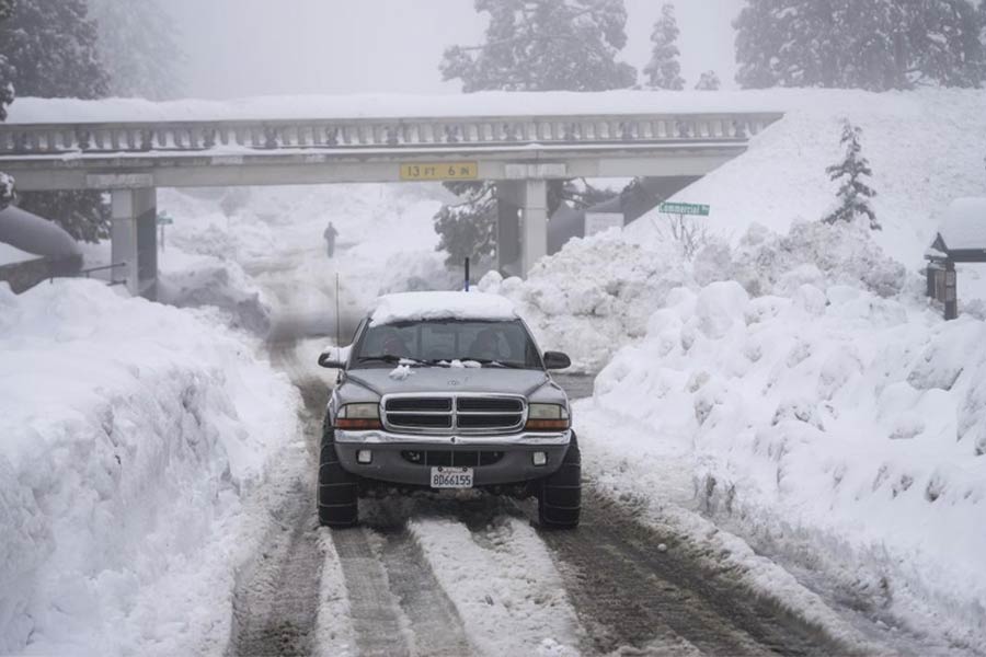 Massive winter snow storm hits in US, few states declare emergency