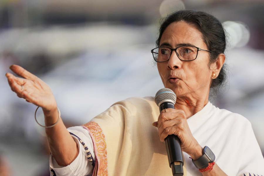 MPs, MLAs, Ministers sing on Mamata Banerjee\\\\\\\\\\\\\\\\\\\\\\\\\\\\\\\\\\\\\\\\\\\\\\\\\\\\\\\\\\\\\\\'s request at Students\\\\\\\\\\\\\\\\\\\\\\\\\\\\\\\\\\\\\\\\\\\\\\\\\\\\\\\\\\\\\\\' Week closing ceremony