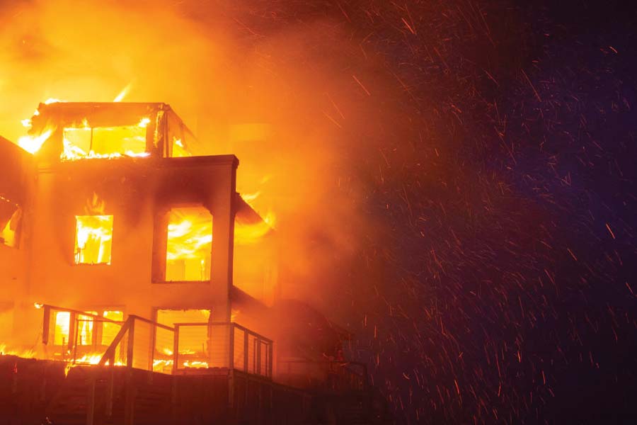 Images of wildfire around Los Angeles and details of the disaster