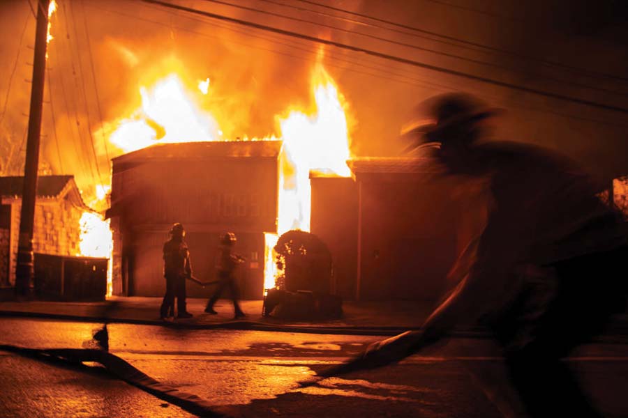 Images of wildfire around Los Angeles and details of the disaster