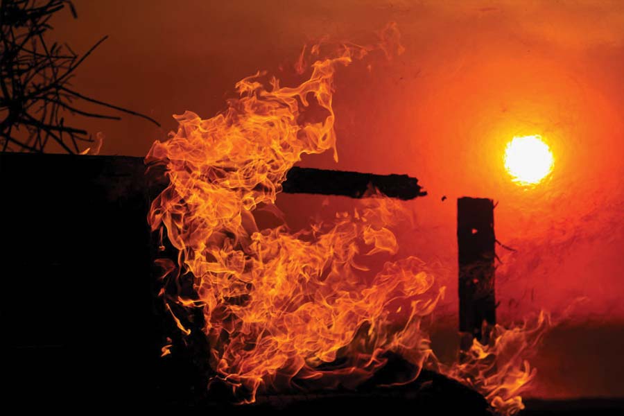 Images of wildfire around Los Angeles and details of the disaster