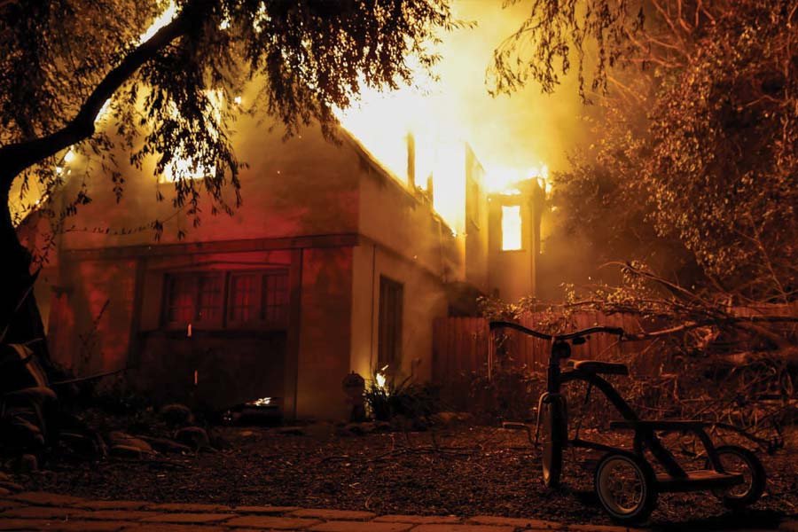 Images of wildfire around Los Angeles and details of the disaster