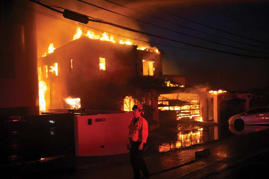 Images of wildfire around Los Angeles and details of the disaster