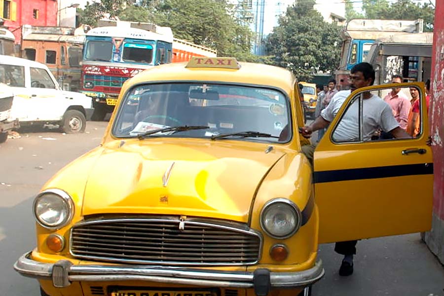 transport workers union approached the transport department to extend the time limit for heritage yellow taxis in the city of Kolkata