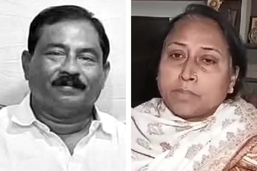 Wife of TMC leader Dulal Sarkar expresses displeasure over police investigation in Maldaha