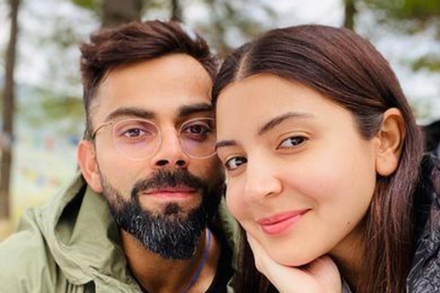 picture of Virat Kohli and Anushka Sharma