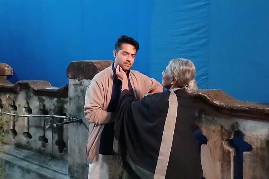 Set Visit Of Actor Vikram Chatterjee, Devlina Kumar, Arno Mukherjee Starr Rash And Directed By Tathagata Mukherjee