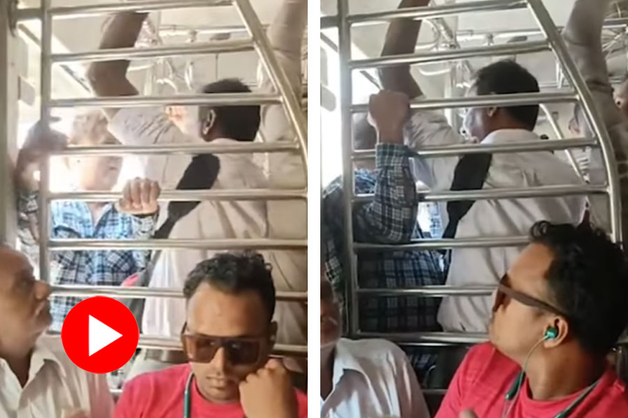 Viral Video of brawl among two passengers inside moving train