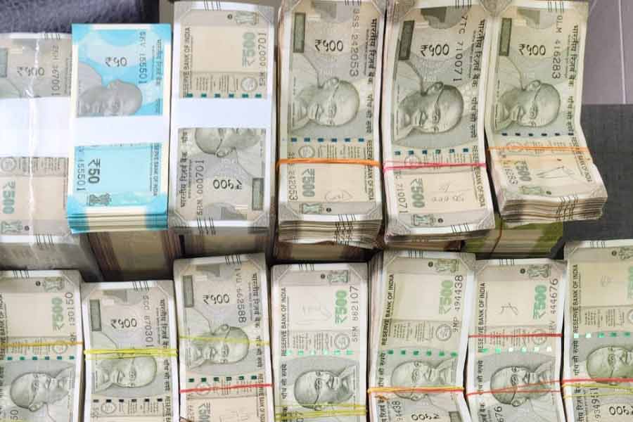 অভিযোগকারিণী দাবি ছিল, মৌমিতাই চুরির ঘটনার সঙ্গে যুক্ত।