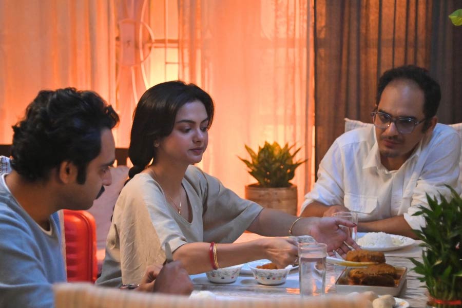 Review of Bengali movie Bhaggyolokkhi starring Ritwick Chakraborty Solanki Roy directed by Mainak Bhaumik