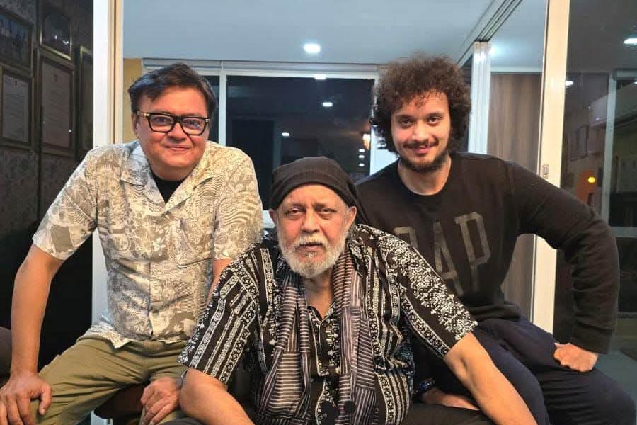 Bengali actor Saswata Chatterjee went to Mithun Chakraborty’s house for dinner in Mumbai