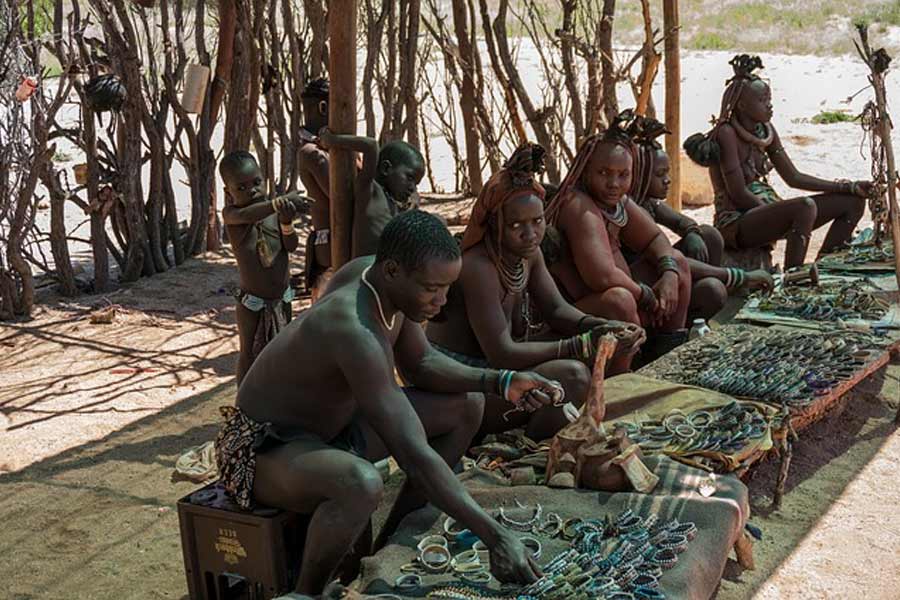 Qizlar sizni hidlab, eshaklarini yalashga majbur qiladi (video) Uzun sochli yosh qizlar porno