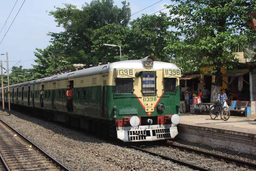 Sealdah to get more AC rake for Local Trains