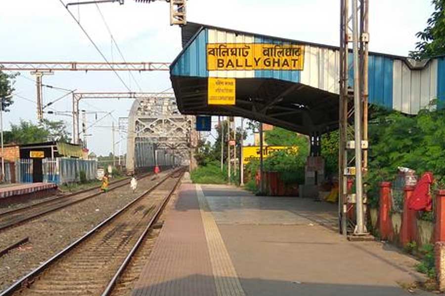 Regulating train movement completely in the Dumdum-Dankuni Section for four days