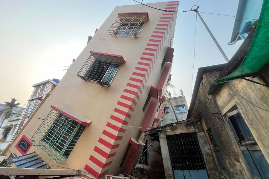 An apartment lean out in Baghajatin area of Kolkata dgtl