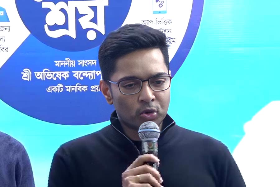 ফলতায় ‘সেবাশ্রয়’ শিবিরে ডায়মন্ড হারবারের সাংসদ অভিষেক বন্দ্যোপাধ্যায়।