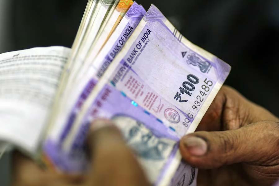 EPF calculator Rs 20 thousand monthly basic salary know your corpus generated after 25 30 and 35 years 