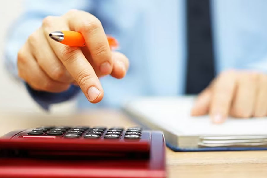 EPF calculator Rs 20 thousand monthly basic salary know your corpus generated after 25 30 and 35 years 