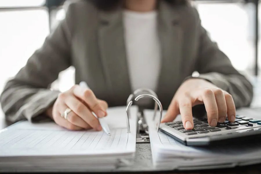 EPF calculator Rs 20 thousand monthly basic salary know your corpus generated after 25 30 and 35 years 