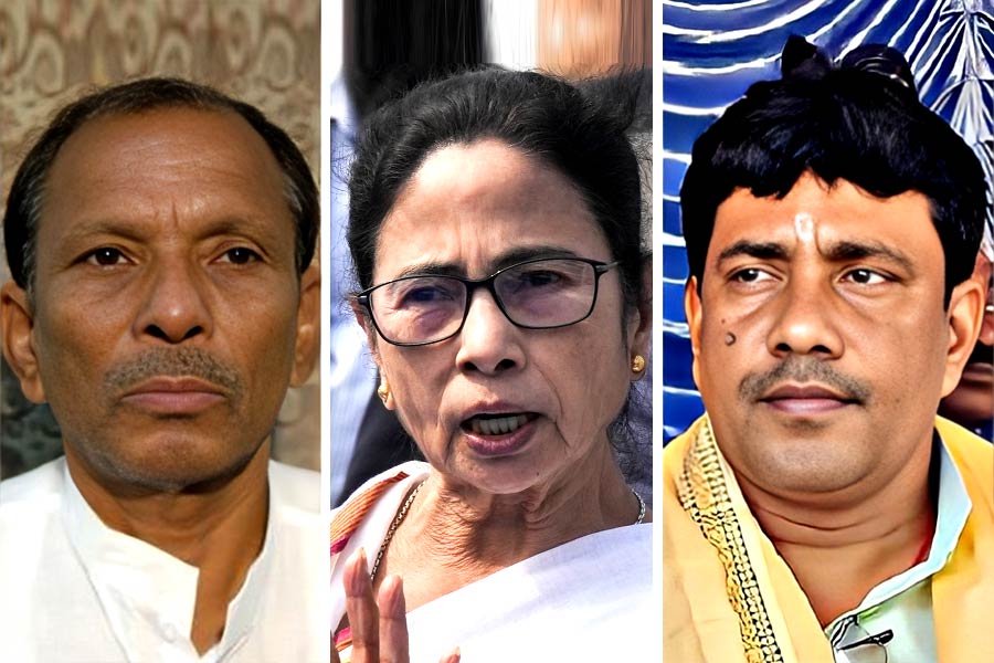 Chief Minister Mamata Banerjee has issued a stern warning to MLAs Akhil Giri and Uttam Barik regarding Tmc\\\\\\\\\\\\\\\\\\\\\\\\\\\\\\\\\\\\\\\\\\\\\\\\\\\\\\\\\\\\\\\'s infighting over cooperative elections