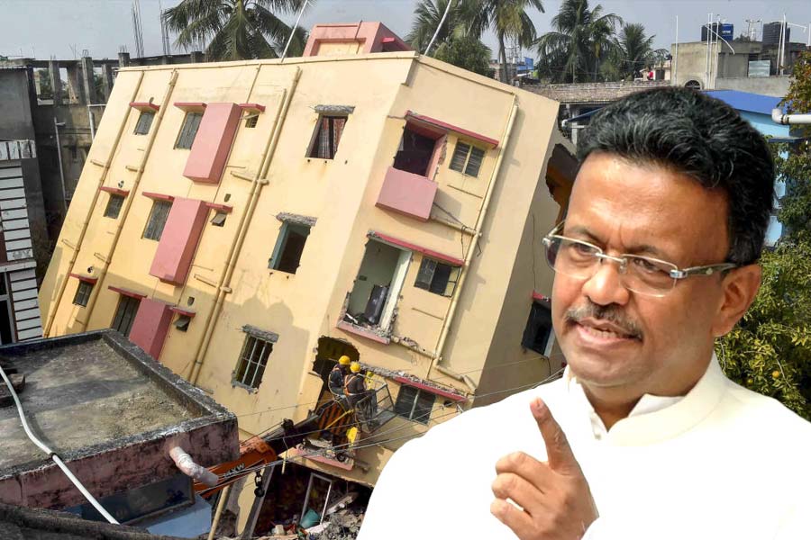 Kolkata Mayor Firhad Hakim to visit the collapsed building in Baghajatin to administer demolition process dgtl