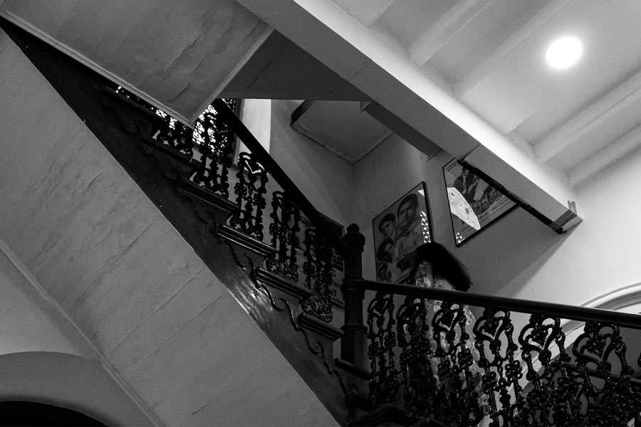 ১৭ বছরের জন্য পটৌদী প্যালেসকে নিজেদের সুবিধার্থে ব্যবহার করতে পারে ফ্রান্সিস এবং অমনের হোটেল সংস্থা। ২০১১ সালে মনসুরের মৃত্যুর পর পটৌদী প্যালেস ভাড়া দেওয়া হয় ওই হোটেল সংস্থাকে। মনসুরের মৃত্যুর কিছু দিন পর নাকি পটৌদী প্যালেস ফিরিয়ে দেওয়ার কথা সইফকে বলেছিলেন ফ্রান্সিস। এক পুরনো সাক্ষাৎকারে এমনটাই জানিয়েছিলেন সইফ।