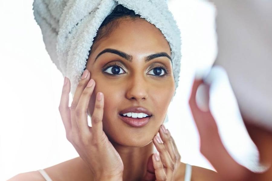 কৌশলে মুখের ত্বকের কোষে অক্সিজেন পৌঁছে দেওয়া হয় এই ফেশিয়ালে।