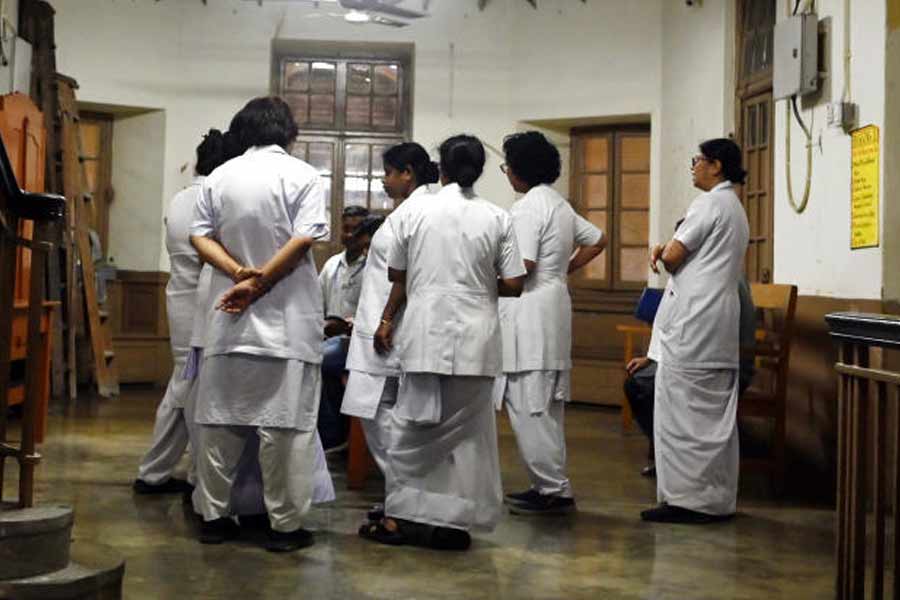 West Bengal Govt warns nursing staffs for allegedly not behaving in proper way dgtl