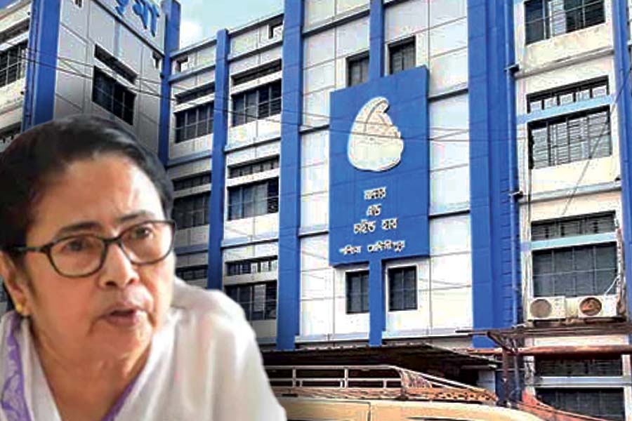 CM Mamata Banerjee suspends 12 doctors of Midnapore Medical College and Hospital amid saline controversy and death dgtld