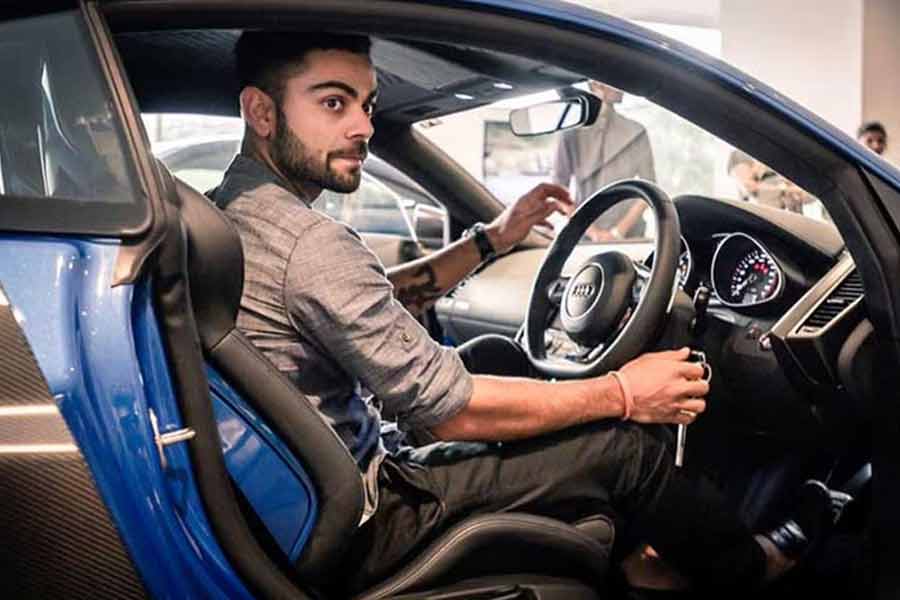 বিরাটের বাড়ির গ্যারাজে রয়েছে দামি গাড়ির সম্ভার। ২.৭২ কোটি টাকা মূল্যের অডি আর৮ ভি১০ প্লাস ব্র্যান্ডের গাড়ি রয়েছে তাঁর।