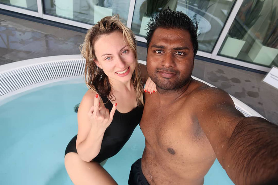 6000 INR Controversy: Indian Youtuber Mithilesh With Russian Wife Lisa Harassed In Udaipur dgtl