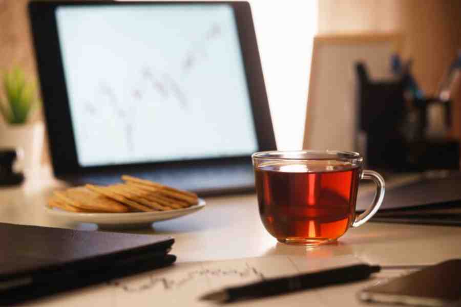 How many cups of black tea is safe to consume per day