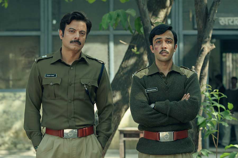 Review of the web series Black Warrant starring Rahul Bhat Zahan Kapoor and others