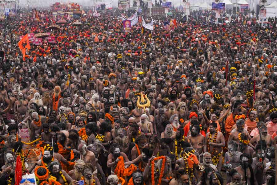 All need to know about 7-Foot Tall Muscular Baba From Russia At Maha Kumbh
