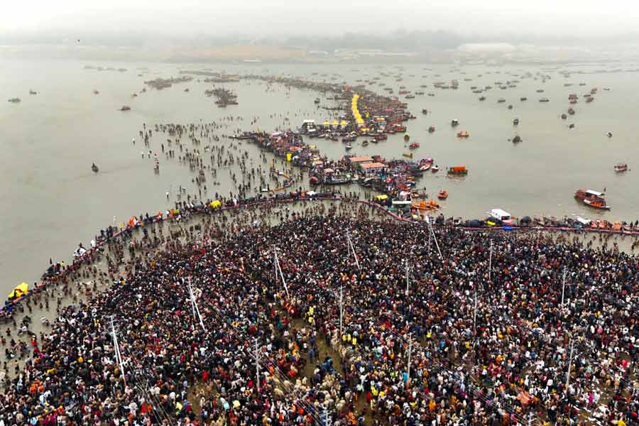 All need to know about 7-Foot Tall Muscular Baba From Russia At Maha Kumbh